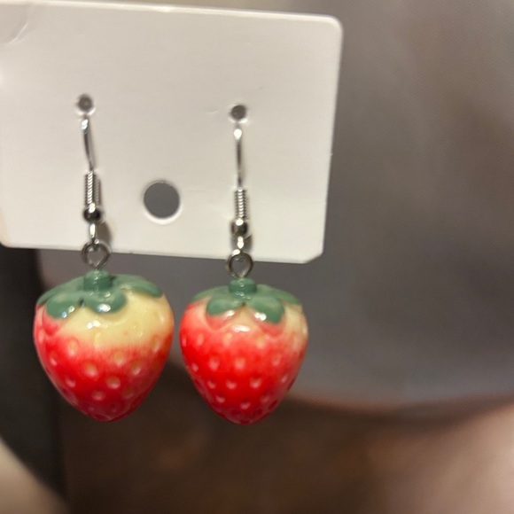Strawberry Dangle Earrings - Red and Green - Picture 4 of 5